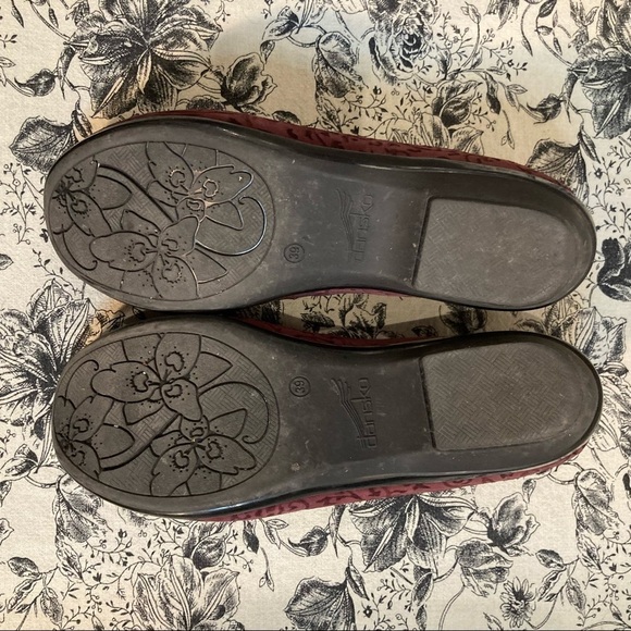 DANSKO Sz 40 Olivia Burgundy Tooled  Suede Slip On Comfort Flats Loafers - Picture 9 of 11